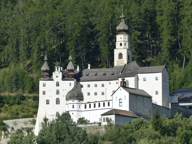 Benediktinerstift Marienberg in Malles Venosta – Photo 2 of 5