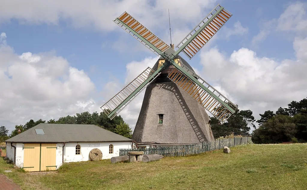 Amrumer Museum und Windmühle in Nebel – Photo 3 of 4