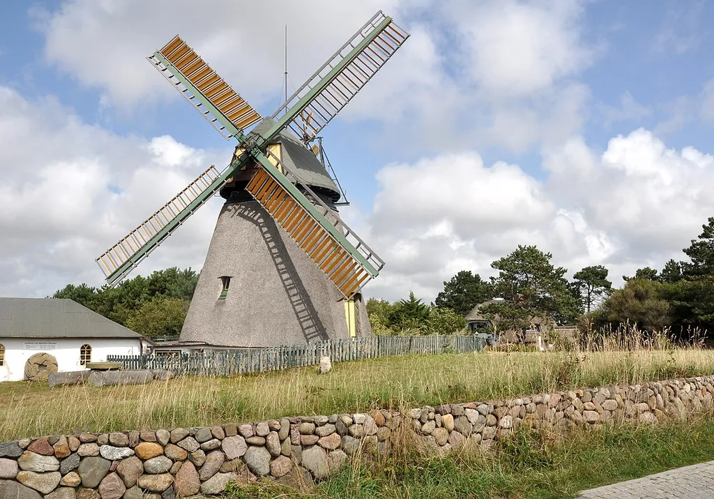 Amrumer Museum und Windmühle in Nebel – Photo 4 of 4