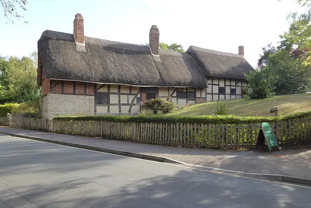 Wikimedia Commons Language Anne Hathaway's Cottage – Opening Hours, Tickets & Photos