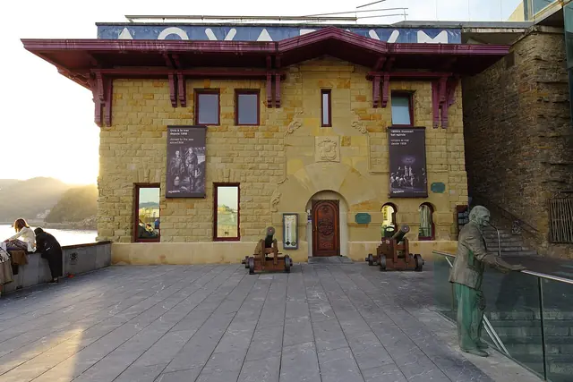 Wikimedia Commons Language Aquarium de San Sebastián – Opening Hours, Tickets & Photos