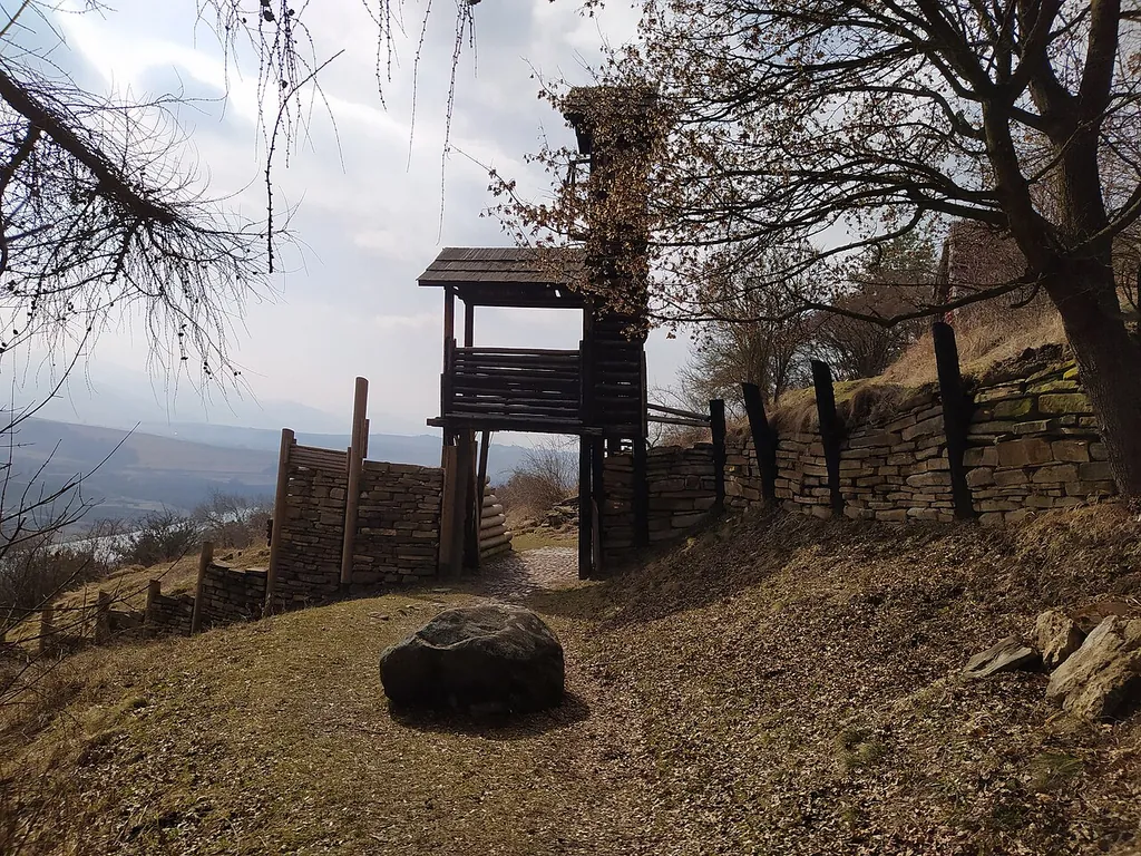 Archeoskanzen Liptovská Mara – Havránok in Liptovská Sielnica – Fotografia 3 z 4
