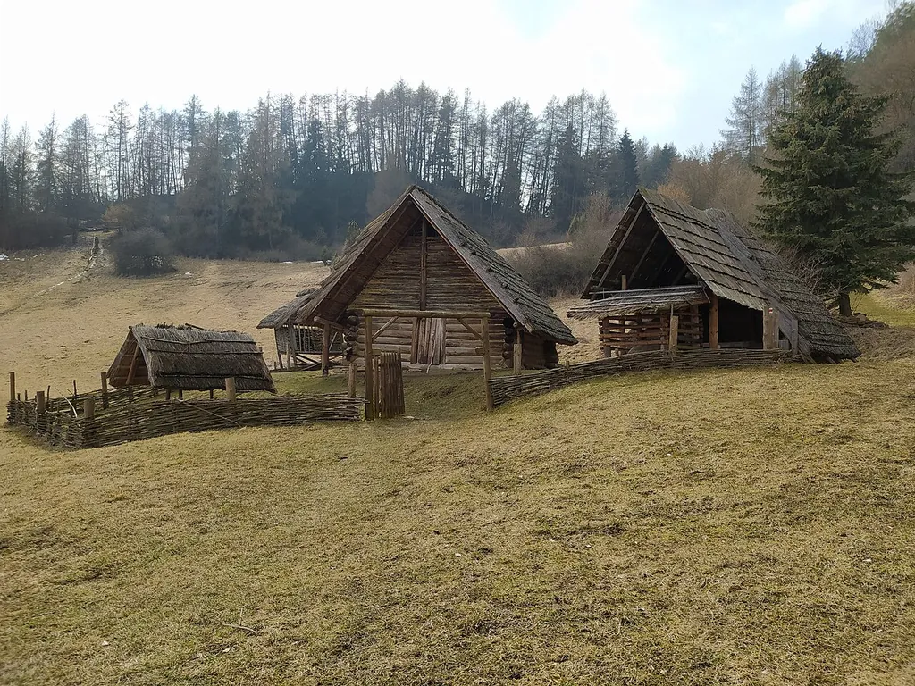Archeoskanzen Liptovská Mara – Havránok in Liptovská Sielnica