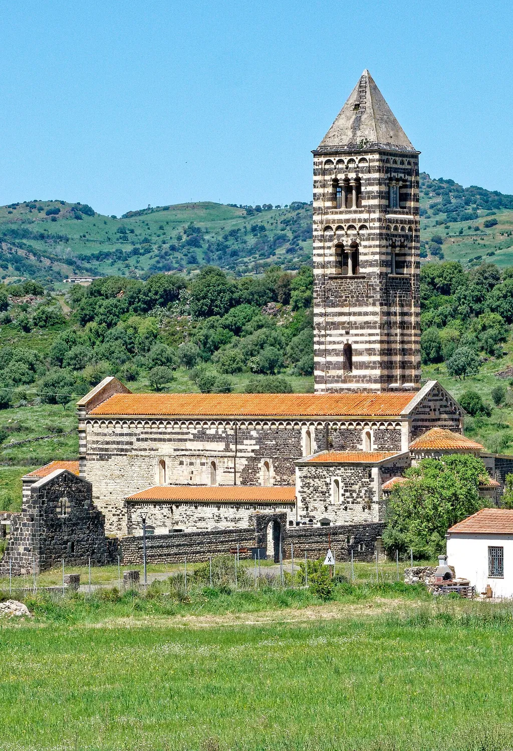 Basilica della Santissima Trinità di Saccargia in Codrongianos – Photo 4 of 5