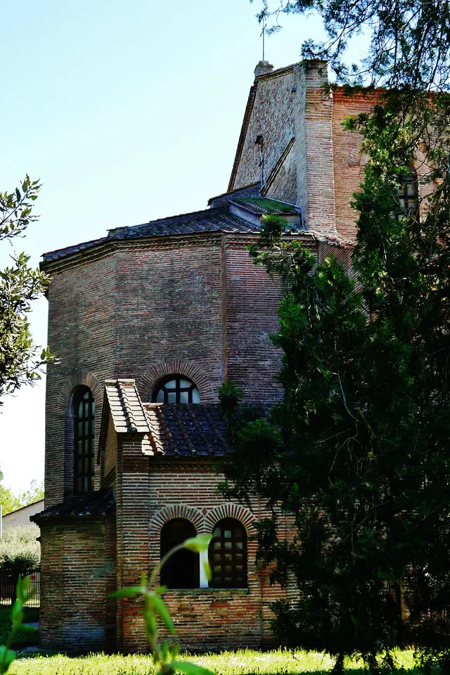 Basilica di Sant'Apollinare in Classe in Ravenna – Photo 3 of 7