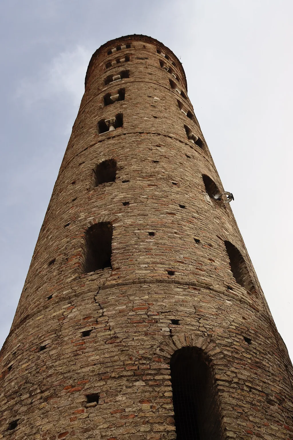 Basilica di Sant'Apollinare Nuovo in Ravenna – Photo 6 of 8
