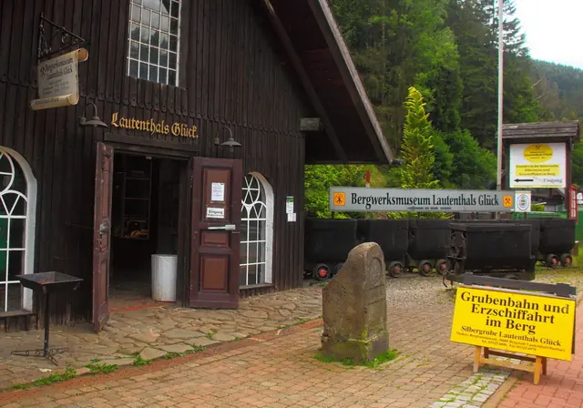 Bergbaumuseum - Historische Silbergrube Lautenthals Glück in Langelsheim – Foto 2 van 5