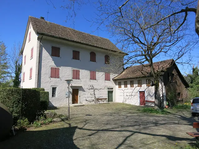 Burg Maur