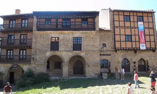 Casas del Águila y la Parra in Santillana del Mar