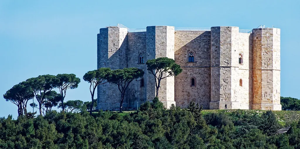 Castel del Monte in Andria – Photo 8 of 9