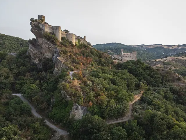 Castello di Roccascalegna – Photo 2 of 8