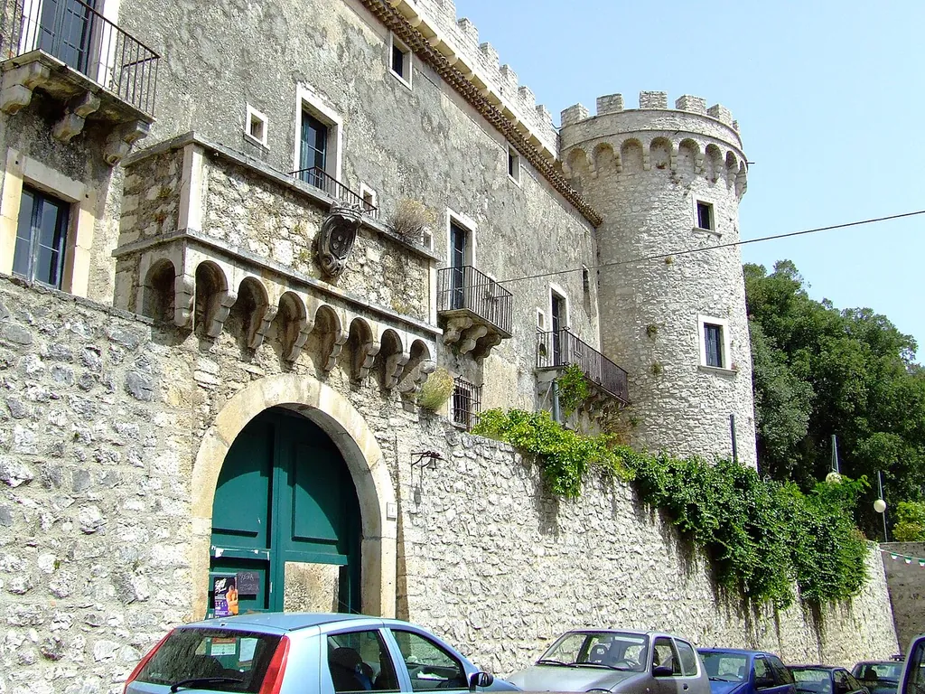 Castello Pignatelli in Monteroduni