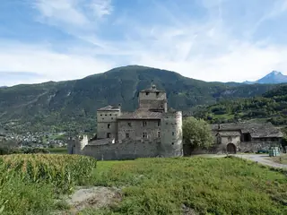 Castello Sarriod de la Tour in Saint-Pierre – Foto 2 di 4