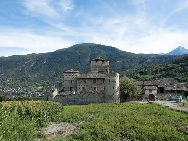 Castello Sarriod de la Tour in Saint-Pierre – Foto 2 di 4