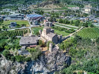 Castello Sarriod de la Tour in Saint-Pierre – Foto 3 di 4