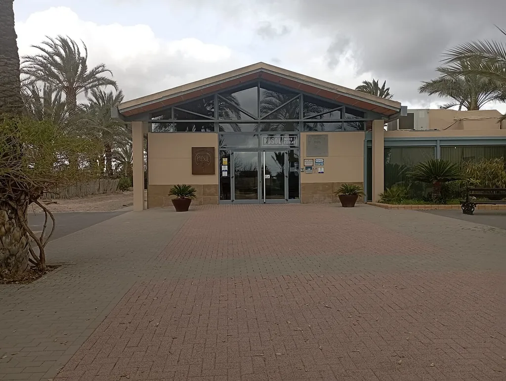 Centro de Cultura Tradicional Museo Escolar de Puçol in Elx