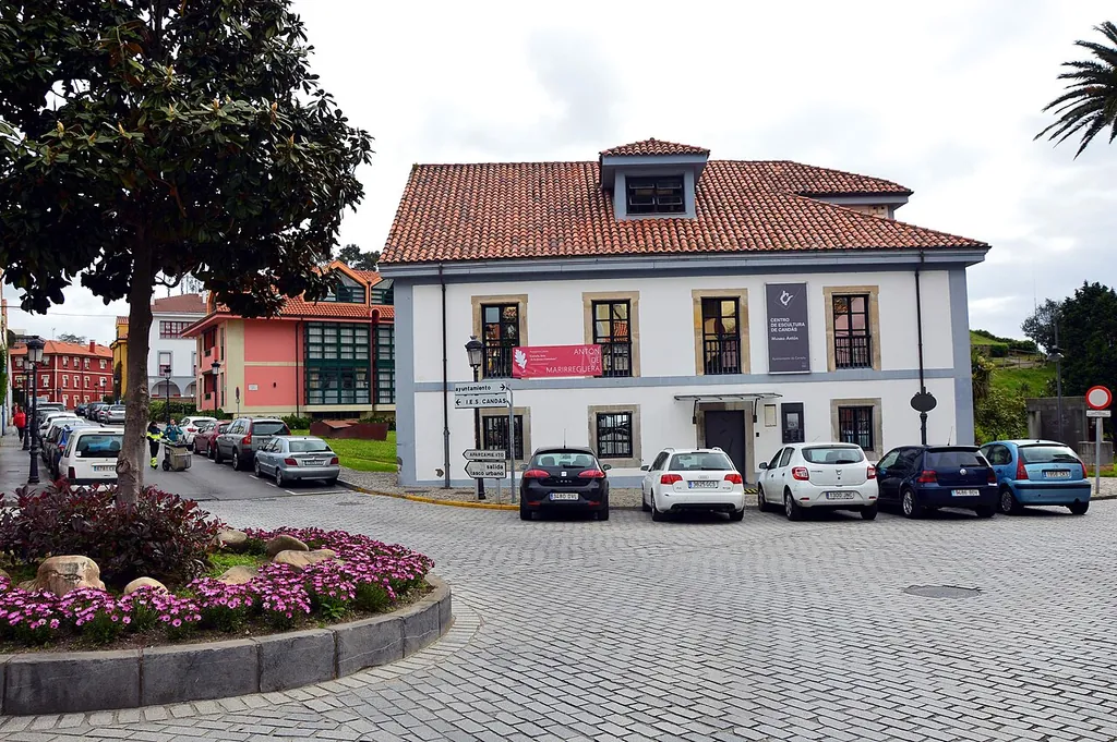 Centro de Escultura de Candás. Museo Antón in Carreño