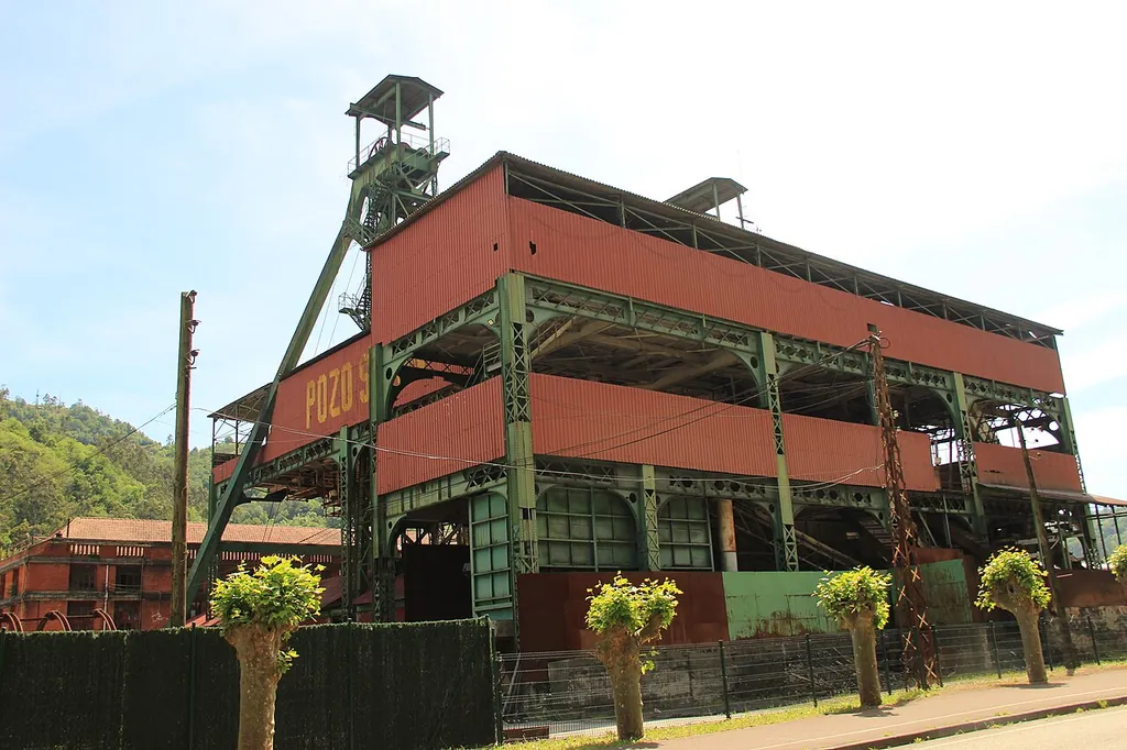 Centro de Experiencias y Memoria de la Minería in San Martín del Rey Aurelio