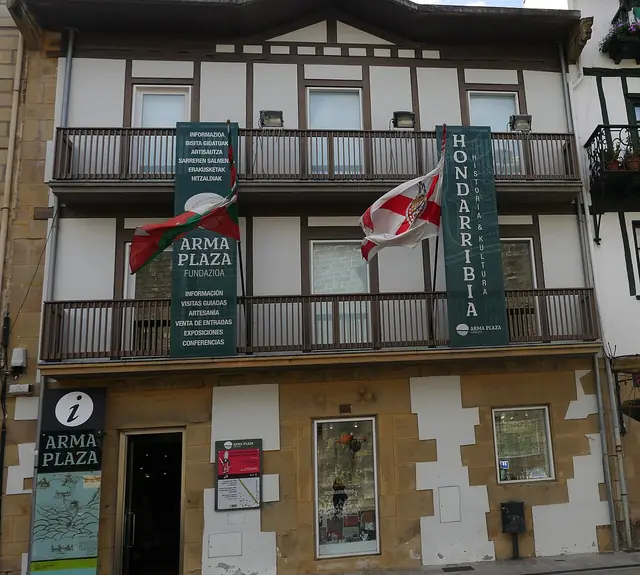 Arma Plaza Kultur eta Turismo Informazio Gunea in Hondarribia