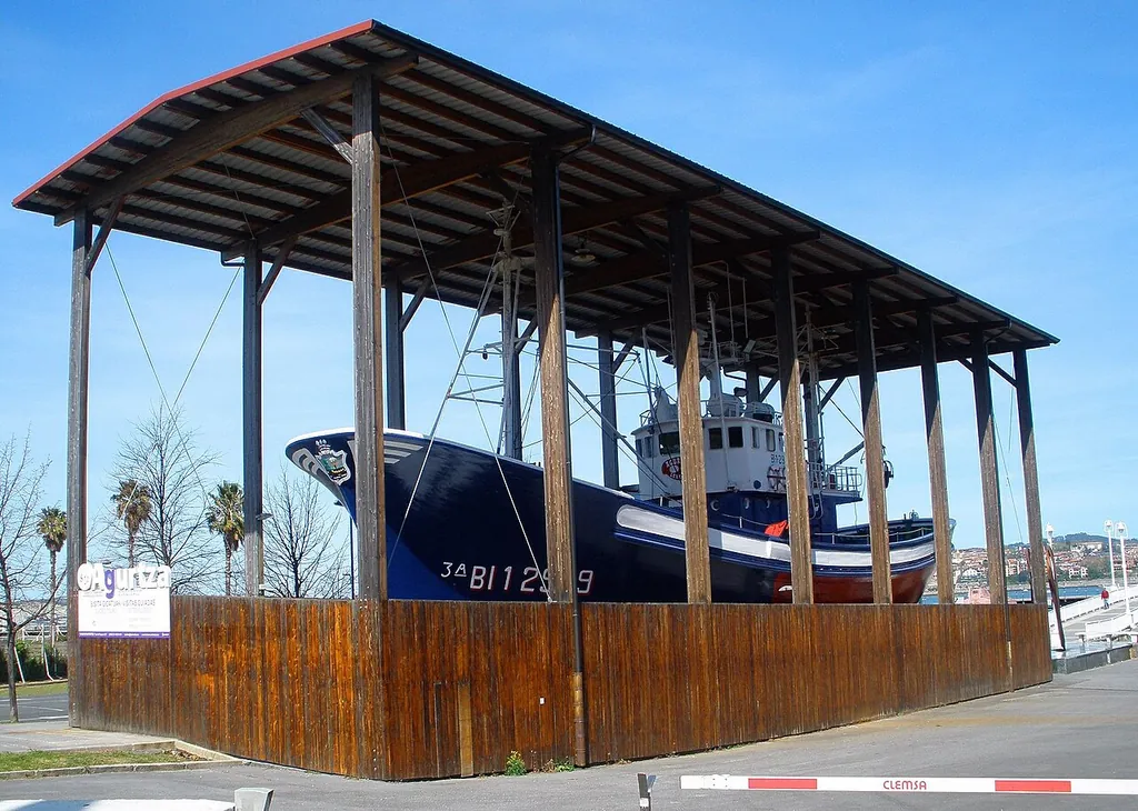 Centro de la Interpretación de la Pesca Agurtza in Santurtzi