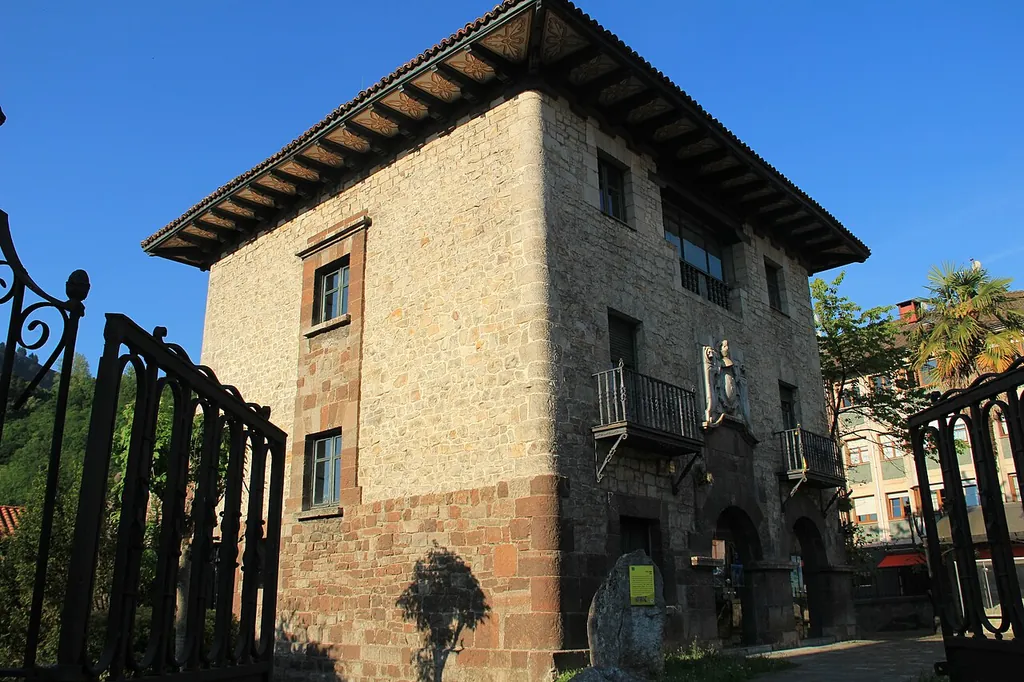 Centro de Recepción de Visitantes 'Casa Dago' in Cangas de Onís – Photo 2 of 5
