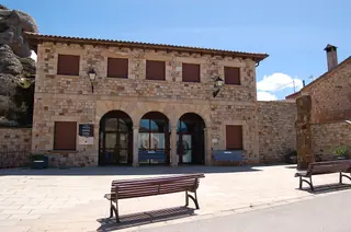 Centro de Visitantes del Árbol Fósil in Hacinas – Photo 1 of 2