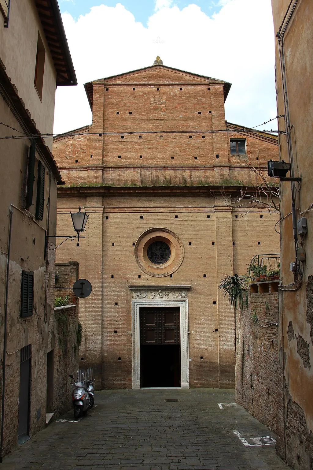 Chiesa di Santa Maria in Portico a Fontegiusta in Siena