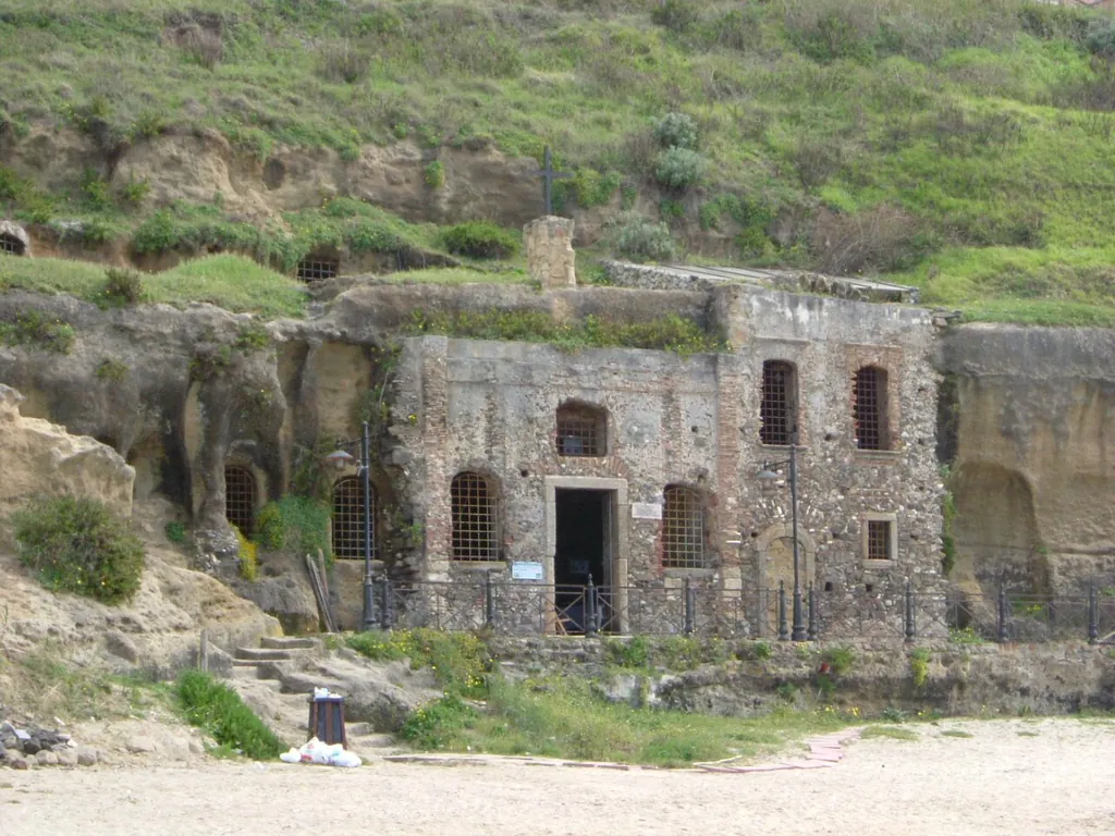 Chiesetta di Piedigrotta in Pizzo