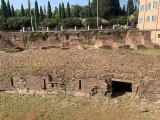 Colosseo in Rome – Photo 5 of 9