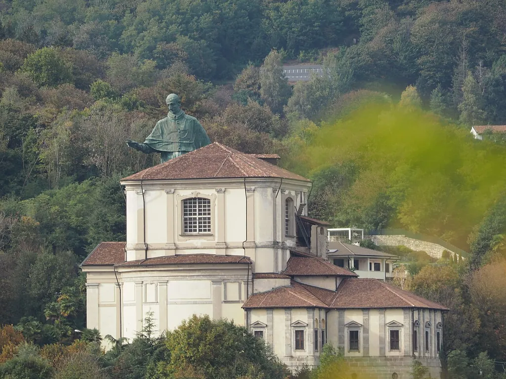 Colosso di san Carlo Borromeo in Arona – Photo 2 of 3