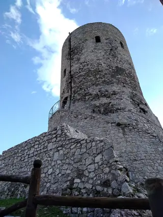 Complesso Castellare e Torre Angioina in Summonte
