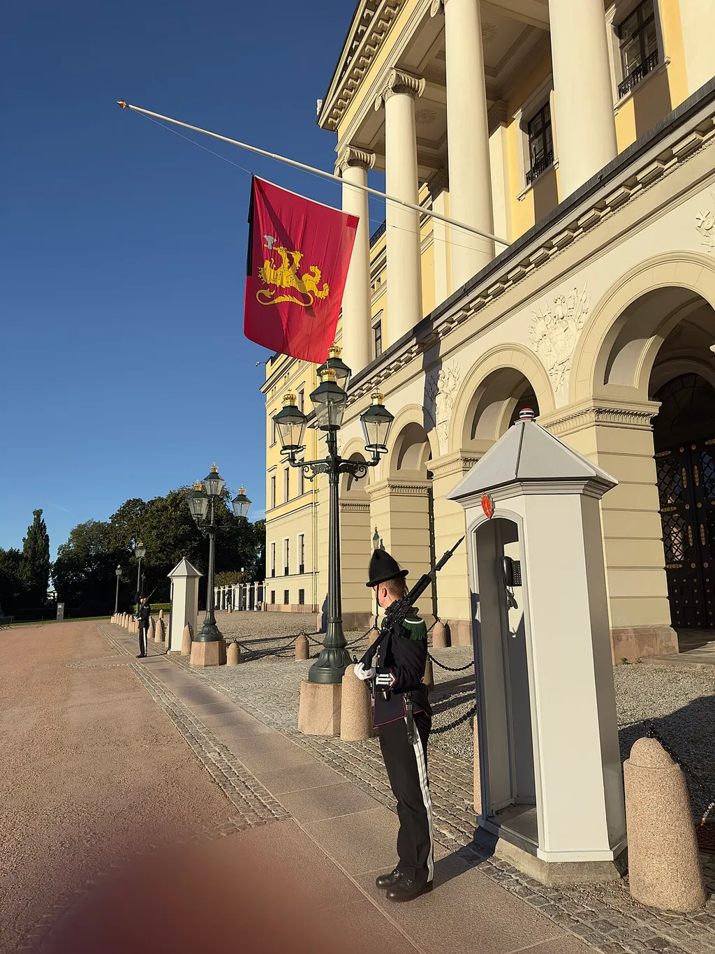 Det kongelige slott in Oslo – Bilde 4 av 4