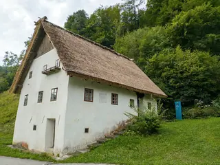 Domačija Cirila Kosmača in Slap ob Idrijci