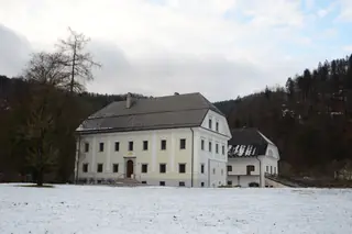 Dvorec Visoko in Visoko pri Poljanah