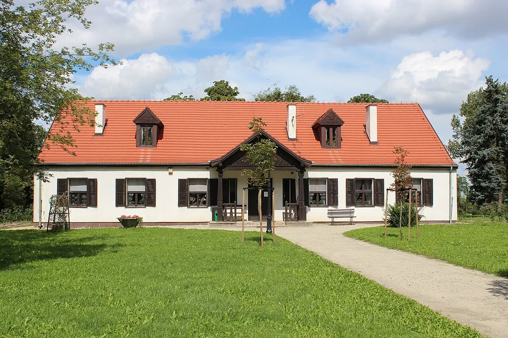 Dworek Marii Dąbrowskiej w Russowie in Russów