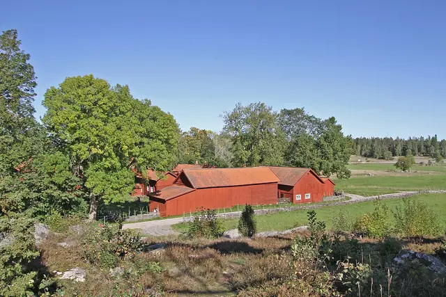 Ekeby by in Vänge