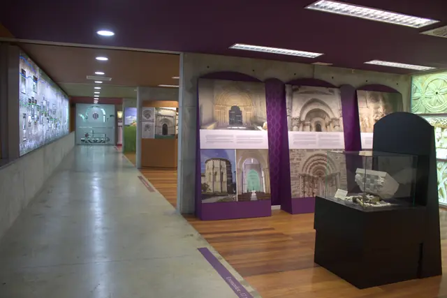 El románico en Álava: Santuario de Estíbaliz y Centro de Interpretación del Románico in Vitoria-Gasteiz