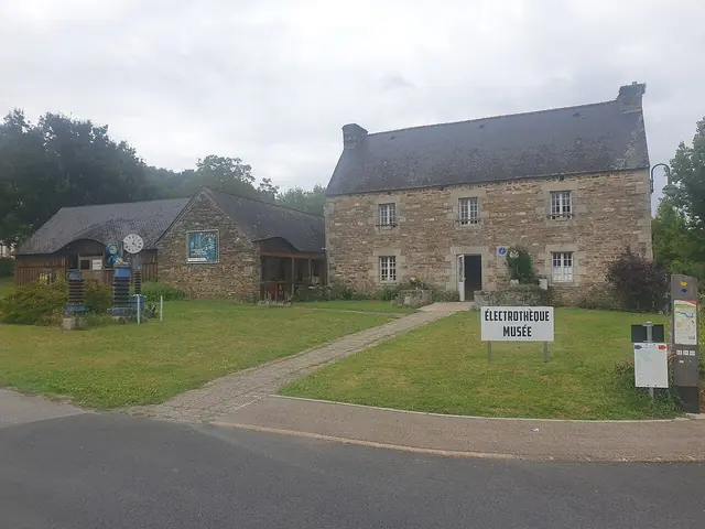 Électrothèque du lac de Guerlédan in Saint-Aignan