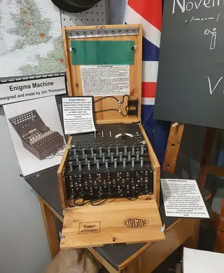 Elliott's Shop in Saltash – Bild 2 von 2