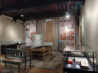 Embassy of the Free Mind in Amsterdam – Foto 2 van 3