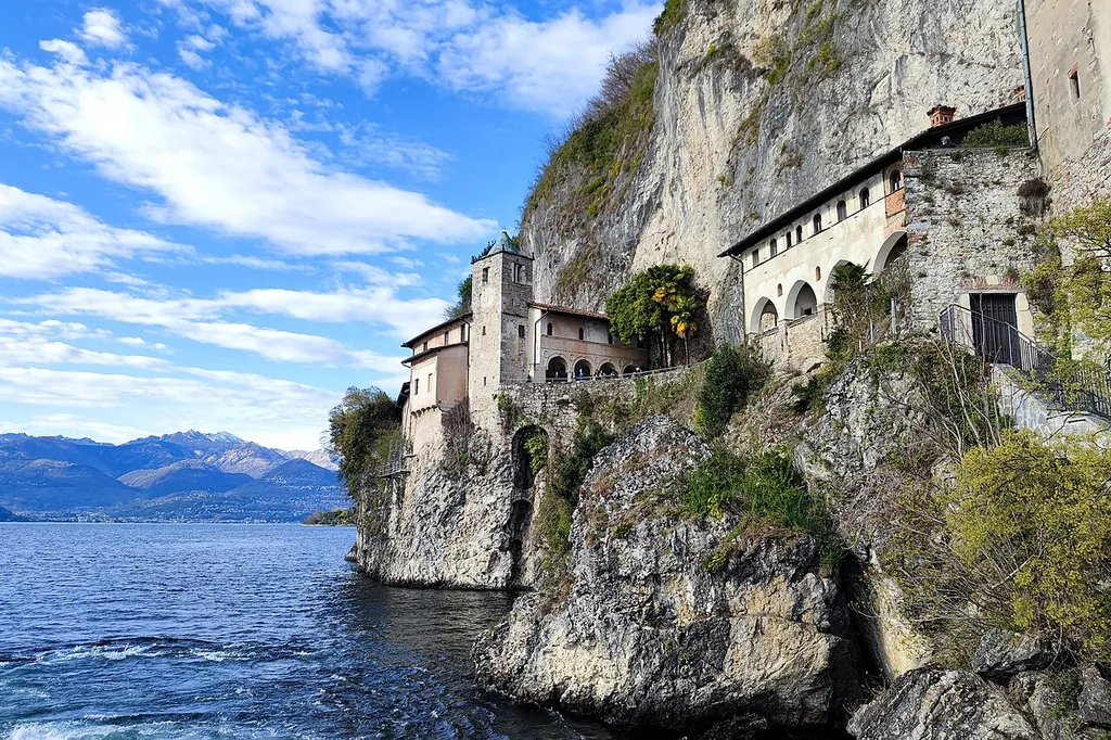 Eremo di Santa Caterina del Sasso in Leggiuno – Photo 3 of 9