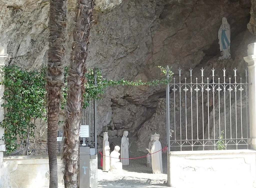 Eremo di Santa Caterina del Sasso in Leggiuno – Photo 5 of 9