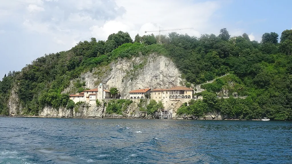 Eremo di Santa Caterina del Sasso in Leggiuno – Photo 6 of 9