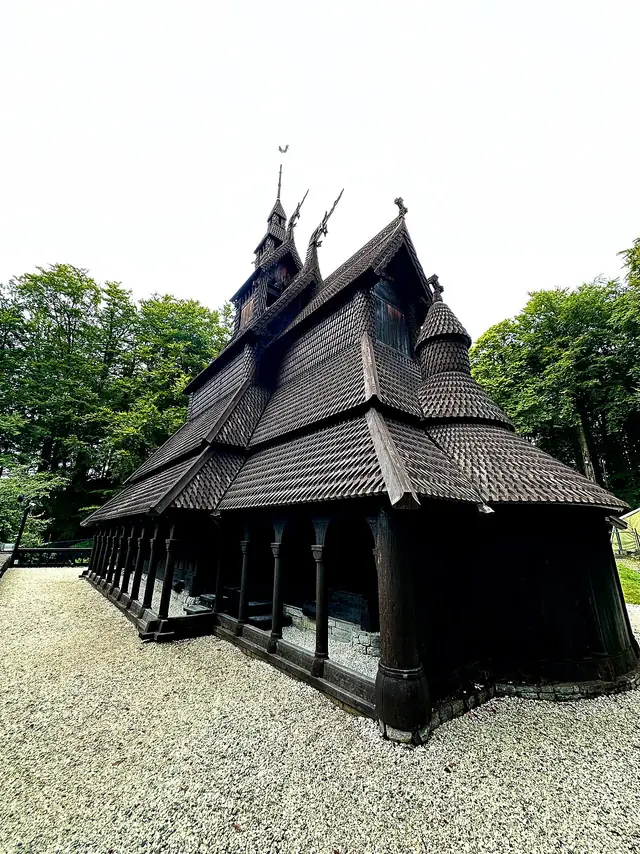 Fantoft stavkyrkje in Bergen – Bilde 2 av 10
