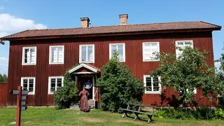 Hälsingegården Gästgivars in Vallsta