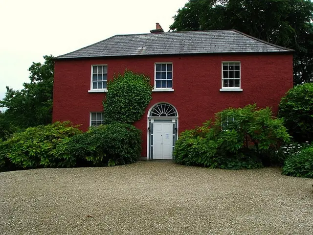Glebe House and Gallery in Churchill
