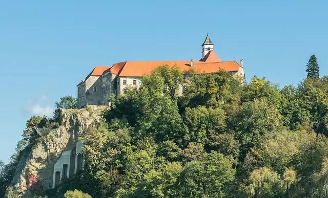Grad Borl in Dolane – Fotografija 2 od 7