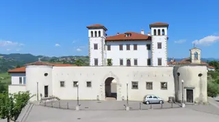 Grad Dobrovo – Fotografija 1 od 4