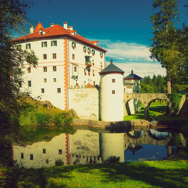 Grad Snežnik in Stari trg pri Ložu – Photo 2 of 2