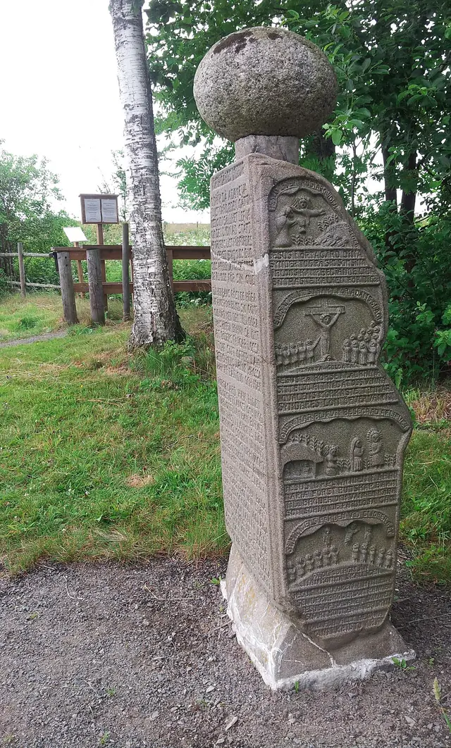 Hallsbergs gård och stenar in Lövestad